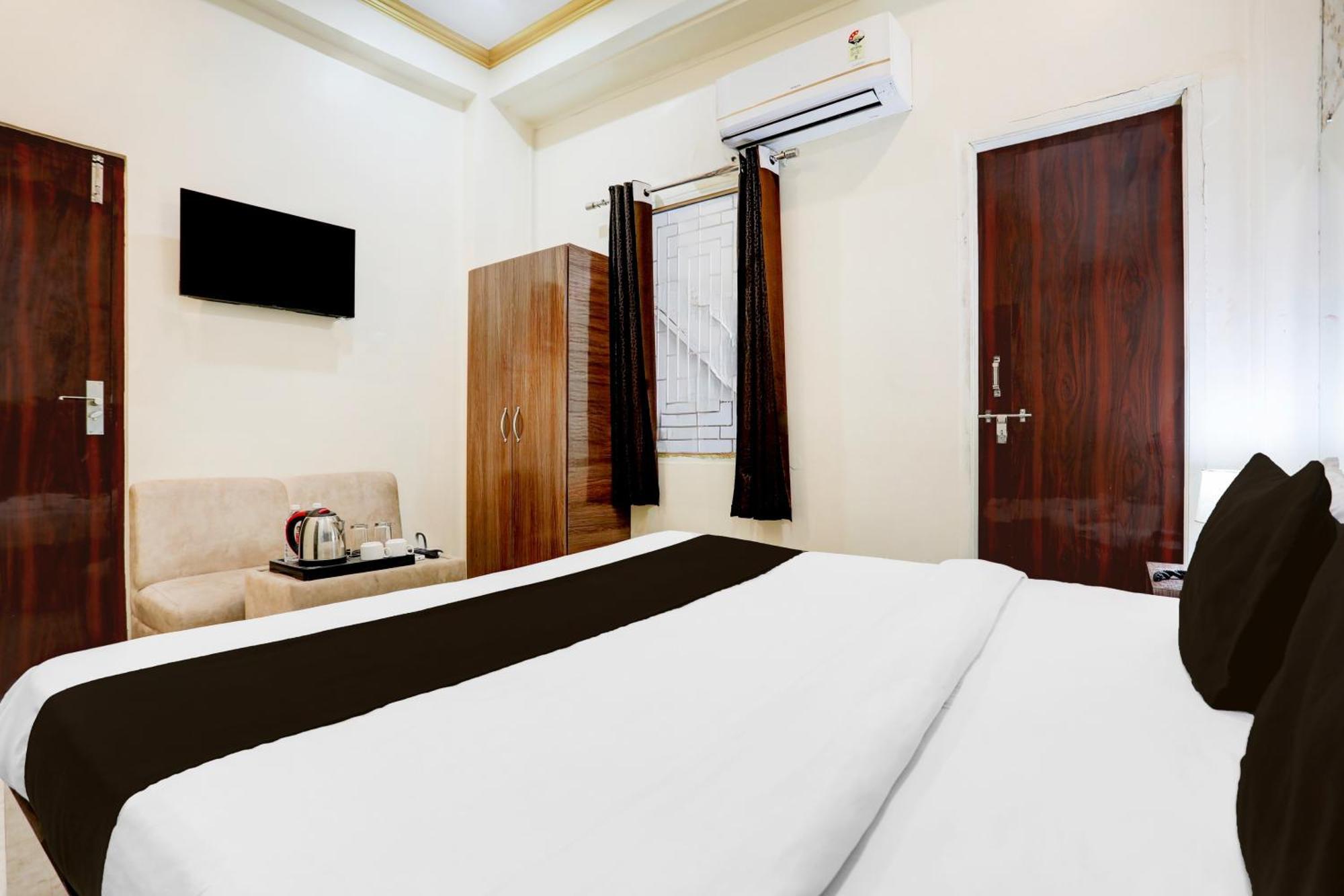 Super Hotel O Sankat Mochan Gandhi Nagar Kakarmatha Bagian luar foto